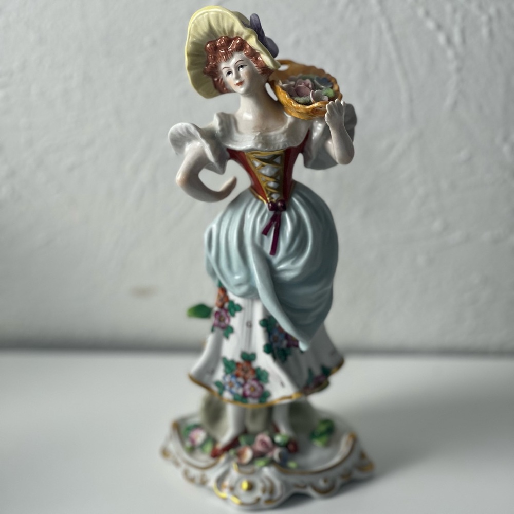 Vintage March 2000 Germany Figurine
